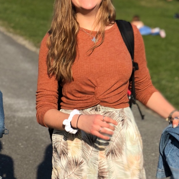 Burnt orange top with tie - Picture 4 of 4